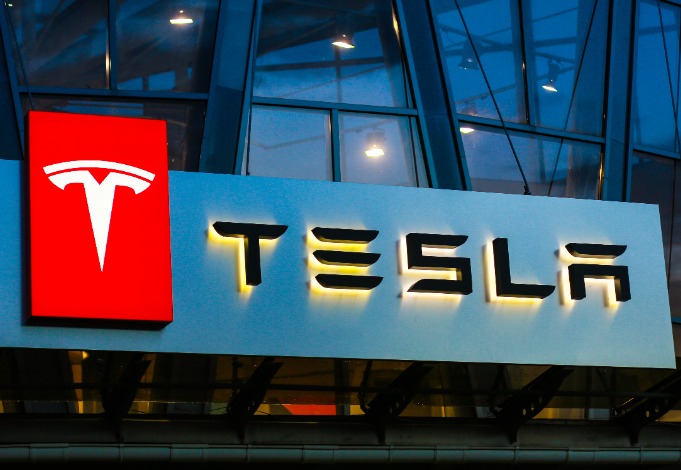 Kein Billig-Tesla, dafür Kündigungen und Preisnachlässe